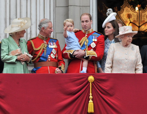 prince-george-prince-william-kate-middleton-the-royal-family-trooping-in-colour-001
