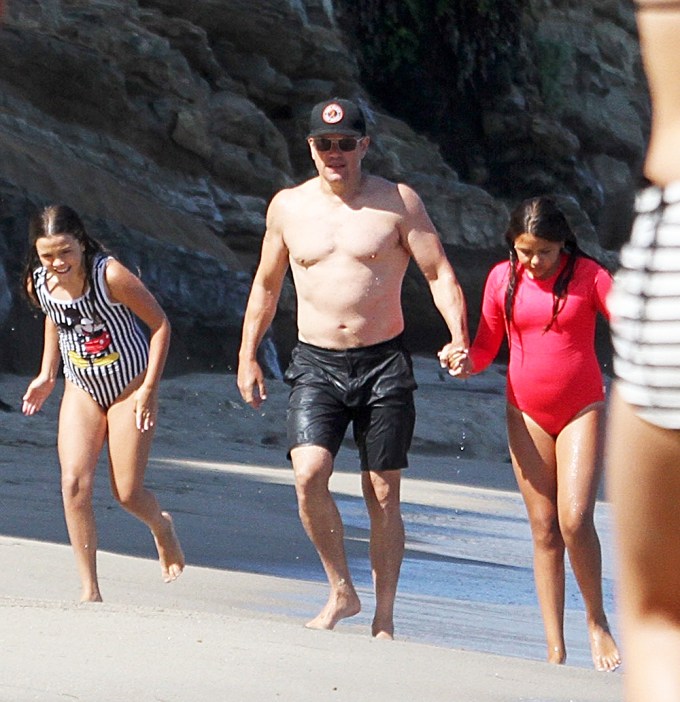 Matt Damon With 2 of His Daughters