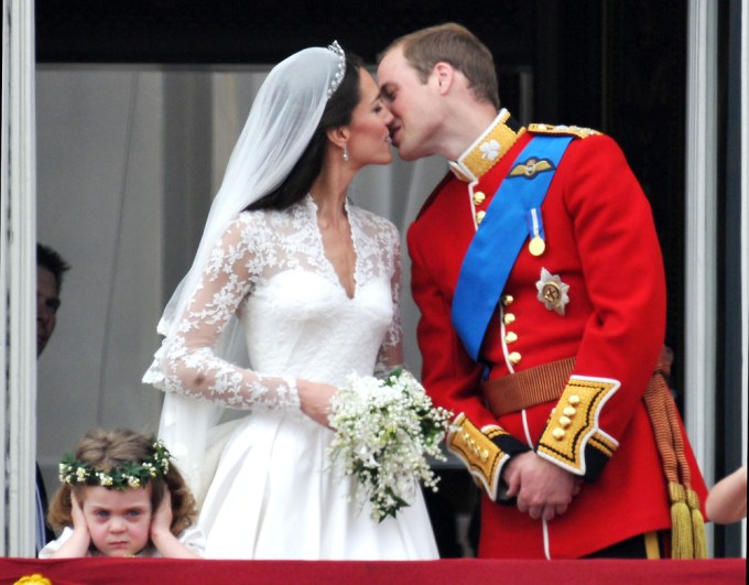 Prince William & Kate Middleton Kiss At Wedding