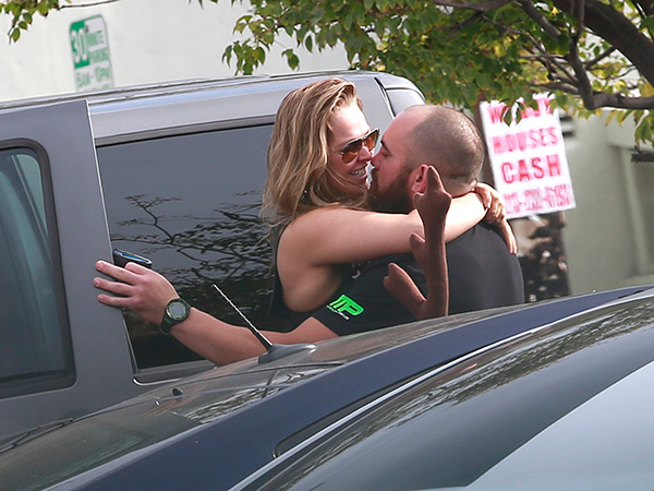 Ronda Rousey and Travis Browne spotted kissing
