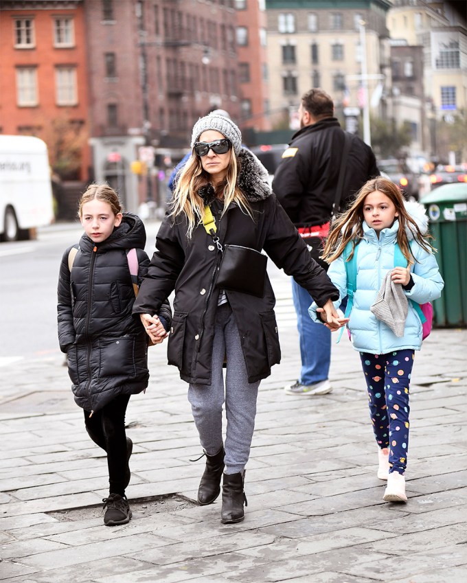 Sarah Jessica Parker Takes Her Twins For Breakfast