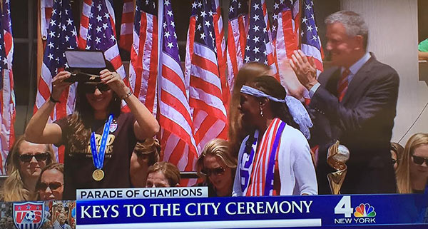 US-womens-soccer-team-receives-keys-to-new-york-city-from-mayor-bill-de-blasio-ftr