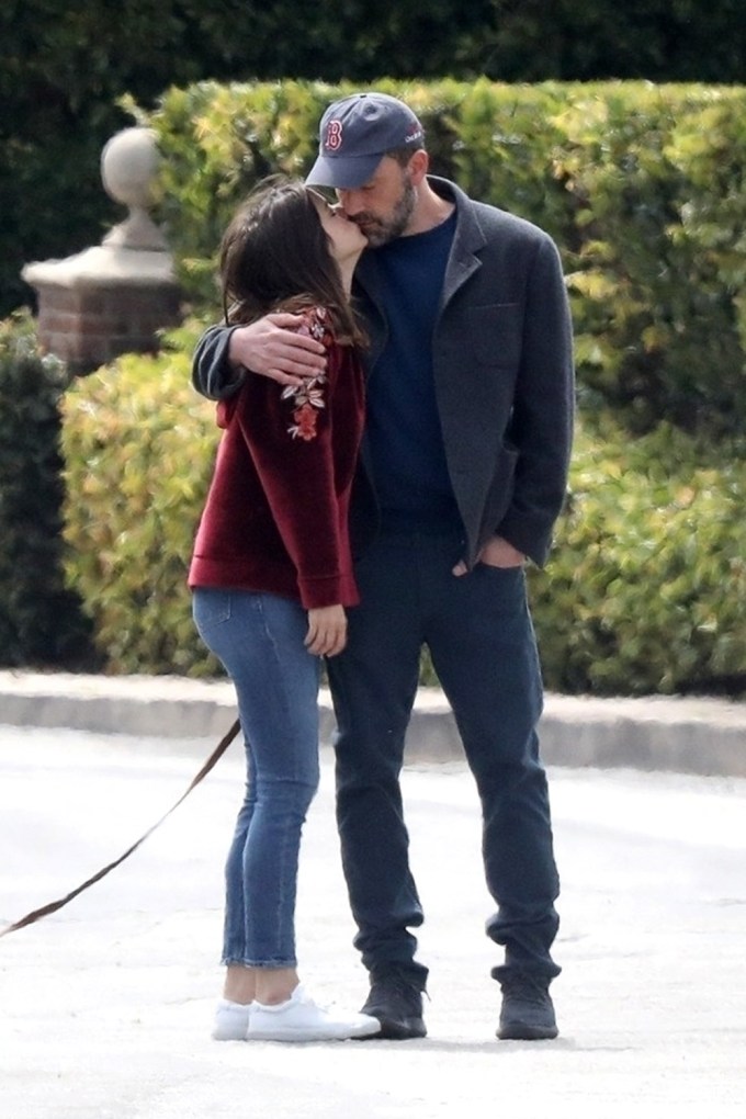 Ben Affleck & Ana de Armas share a kiss
