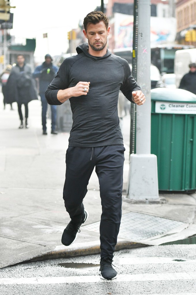 Chris Hemsworth running out in new york