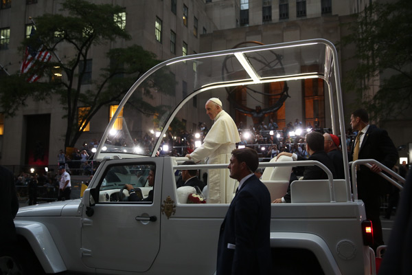 pope-francis-arrives-nyc-5th-ave-01