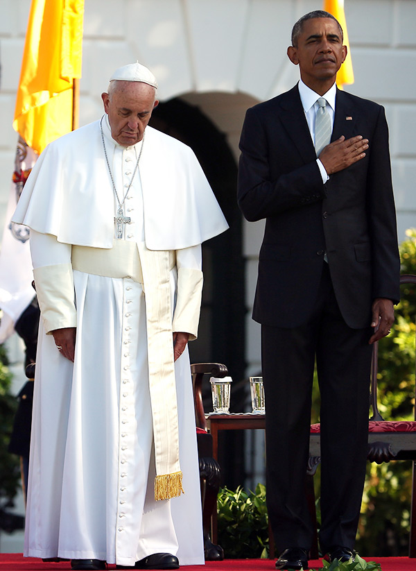 pope-francis-barack-obama-during-national-anthem