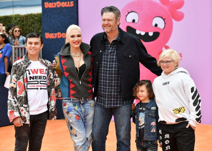Gwen Stefani & Blake Shelton pose with her kids