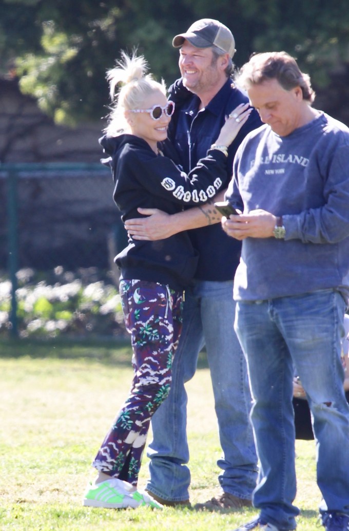 Gwen Stefani & Blake Shelton Laughing At The Park