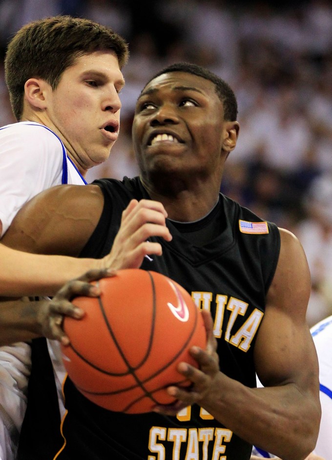 Cleanthony Early trying to pass