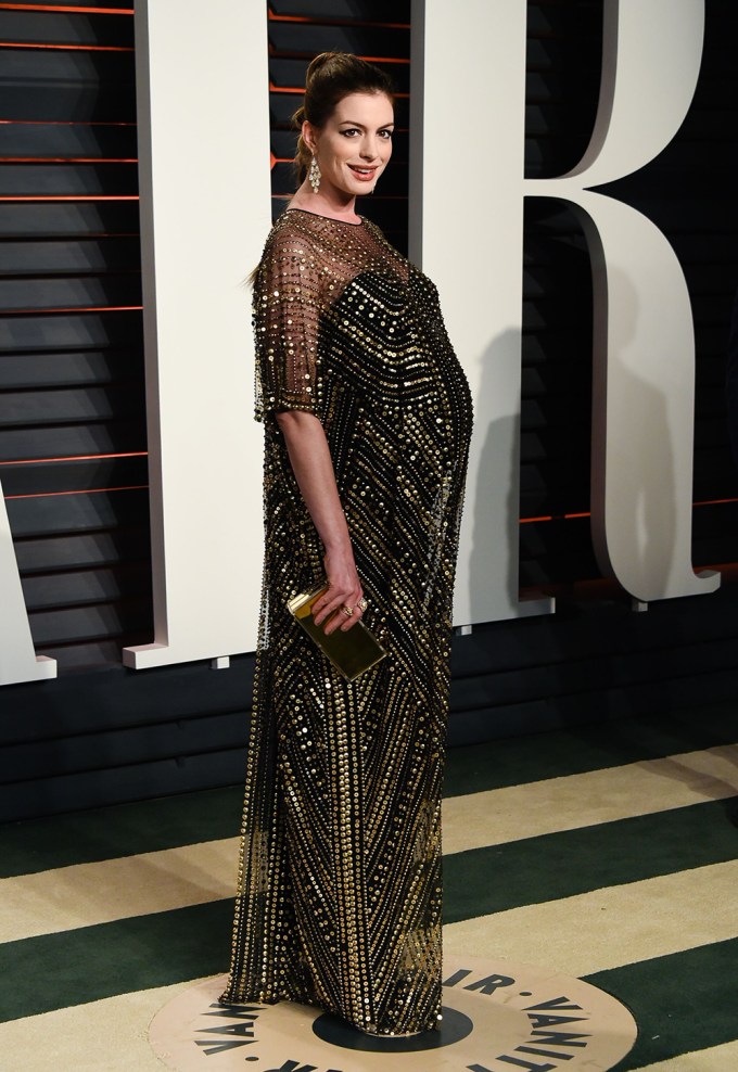 Anne Hathaway At The 2016 Vanity Fair Oscar Party