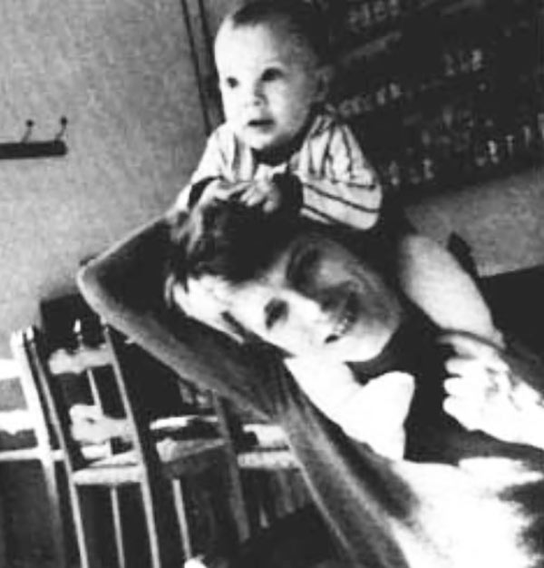 david-bowie-son-posts-about-fathers-death-ftr