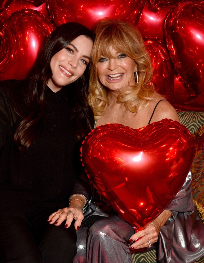 Liv Tyler Smiling With Goldie Hawn