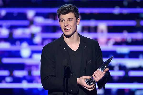 shawn-mendes-peoples-choice-awards-2016