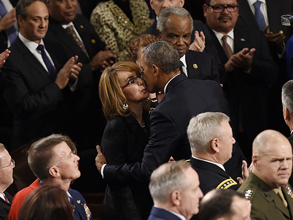 state-of-the-union-gallery-barrack-obama-kiss