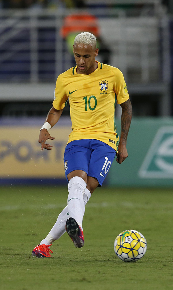 Neymar stretches out his leg