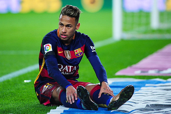 Neymar stretching