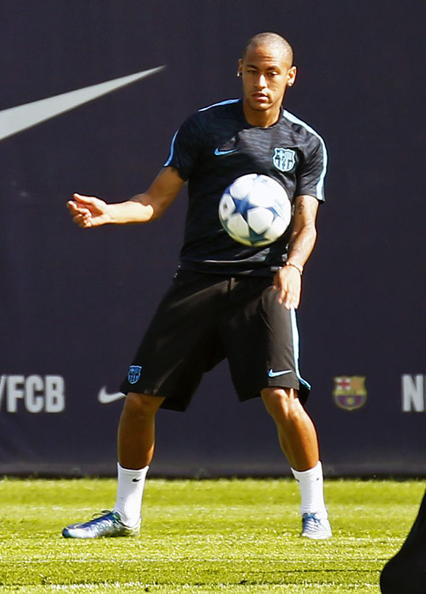 Neymar taking control of the ball