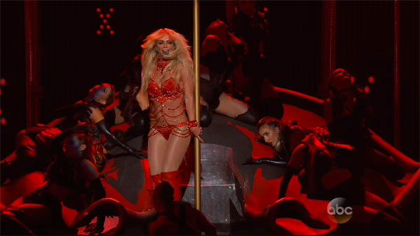 Britney-Spears-Performance-2016-Billboard-Music-Awards-3