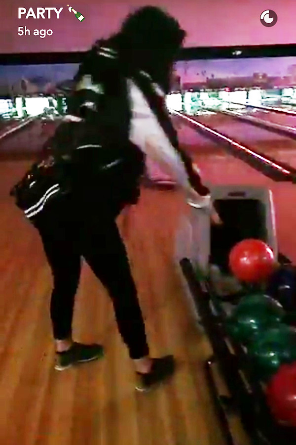 kylie-jenner-partynextdoor-bowling-date-night-3