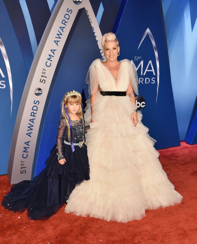 Willow Hart Looks Like A Princess At CMAs With Mom Pink
