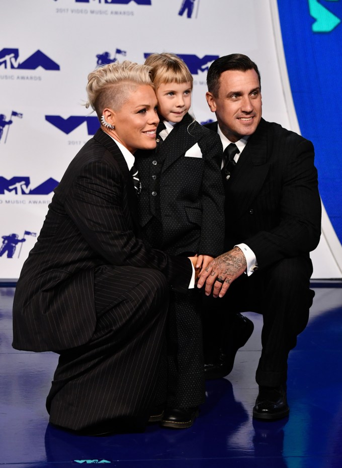 Willow Hart Suits Up With Mom Pink & Dad Carey Hart At 2017 VMAs