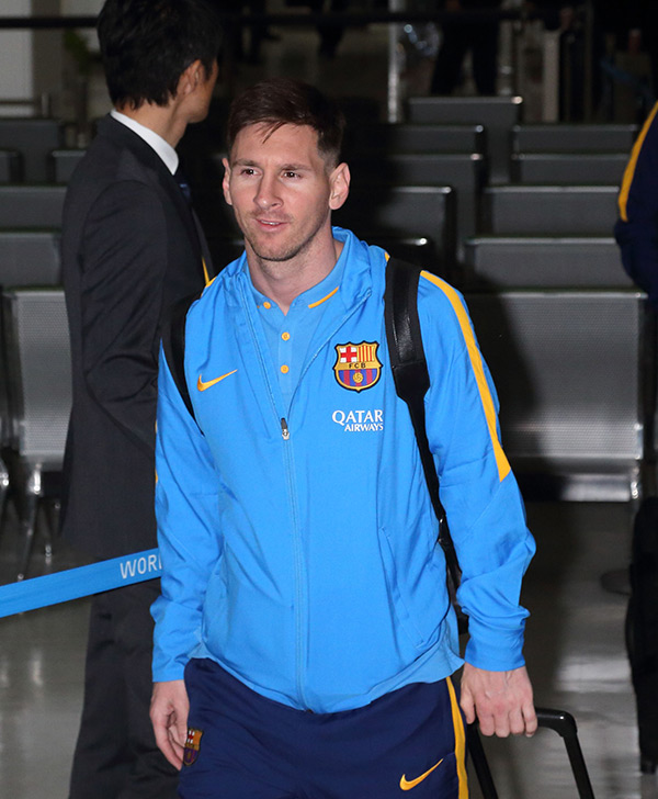 Lionel Messi walking