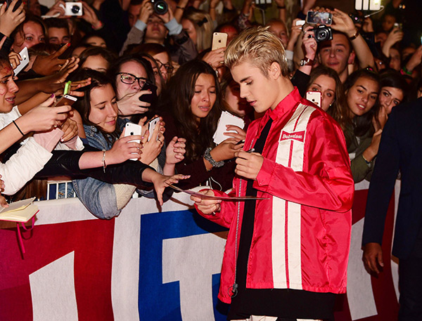 justin-beiber-with-fans-rex-2