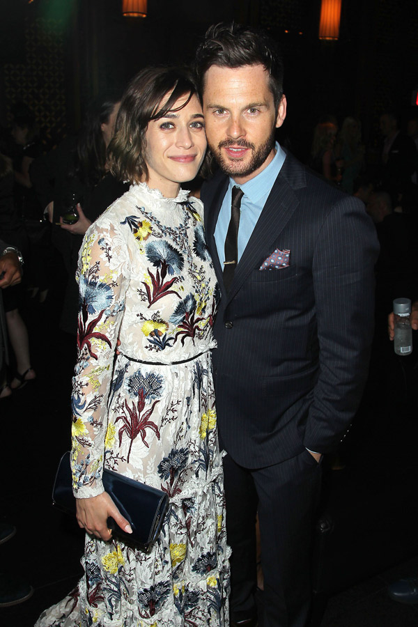 mean-girls-star-lizzy-caplan-engaged-to-tom-riley-ftr
