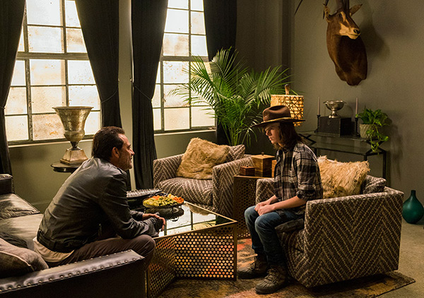 the-walking-dead-episode-707-carl-riggs-935
