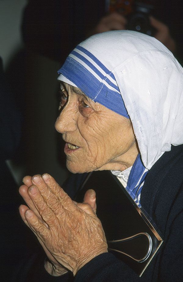 Mother Teresa of Calcutta praying