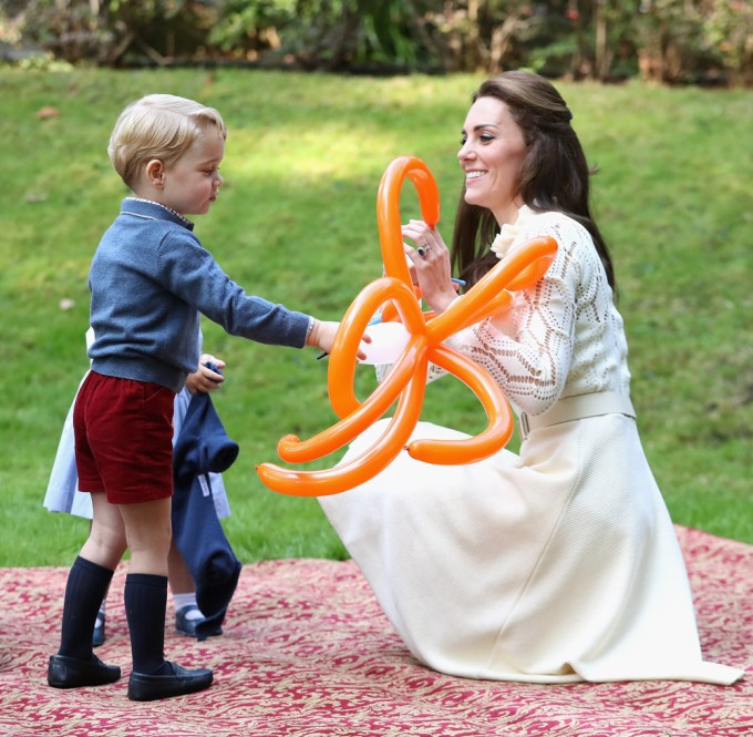 Kate Middleton & Prince George Play With Balloons