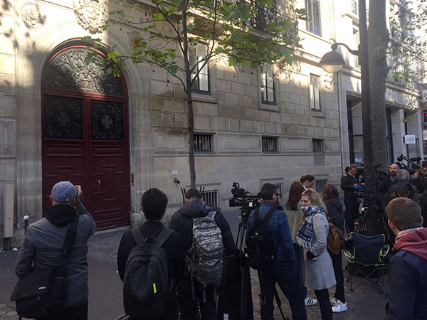 Kim Kardashian Robbed In Paris