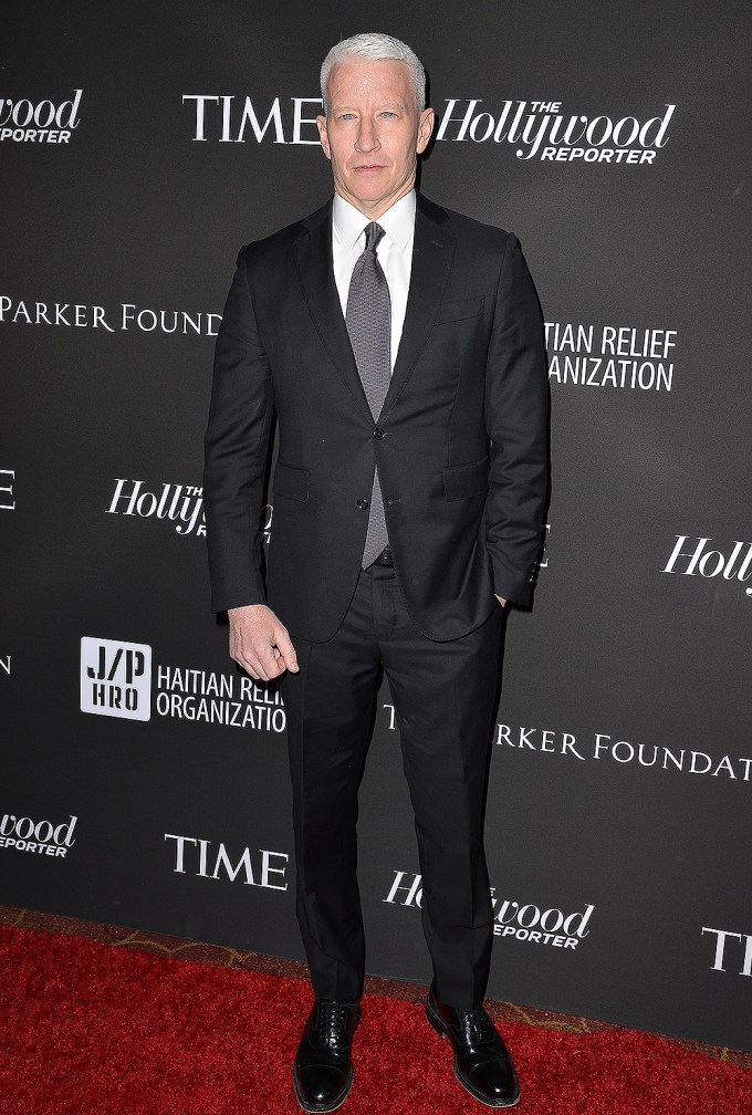 Anderson Cooper poses at a fundraiser