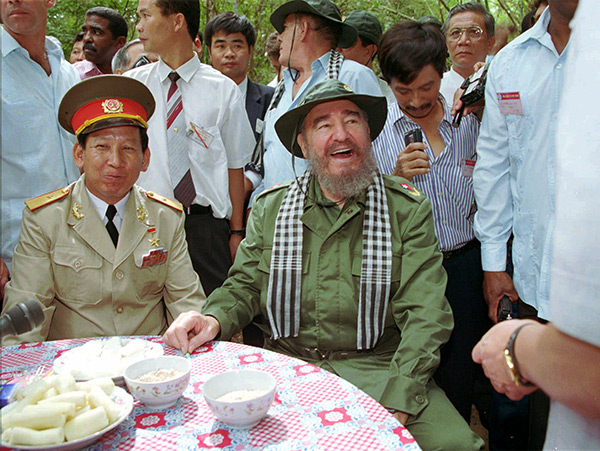 fidel-castro-1995-vietnam-visit