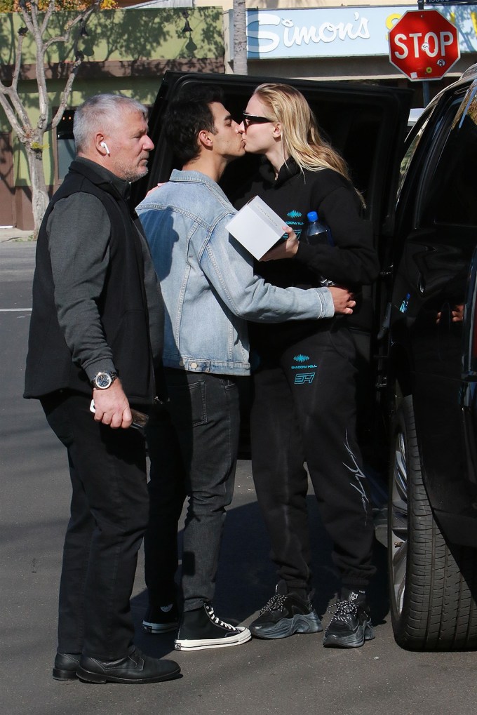 Joe Jonas & Sophie Turner Kiss After Lunch