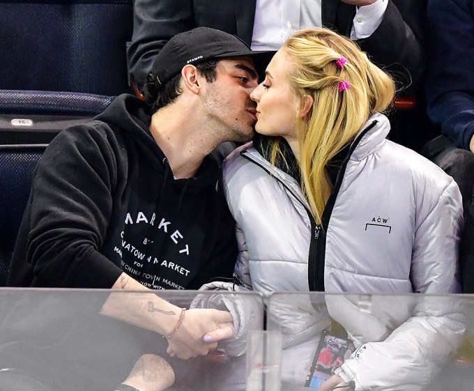 Joe Jonas & Sophie Turner Kissing At A Hockey Game