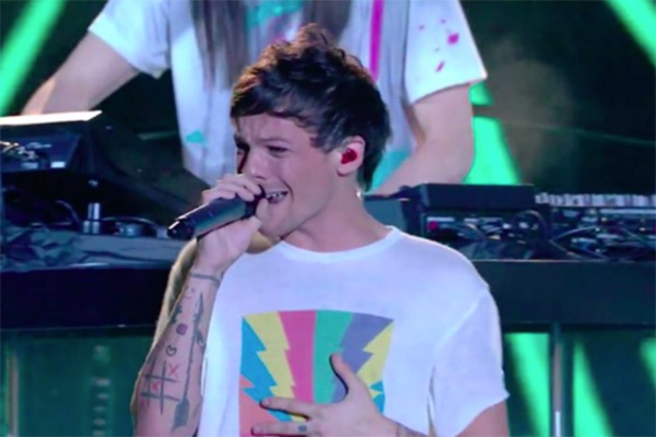 louis-tomlinson-performance-for-mom-x-factor-fans-react-ftr