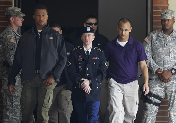 chelsea-manning-aka-bradley-manning-escorted-from-courthouse