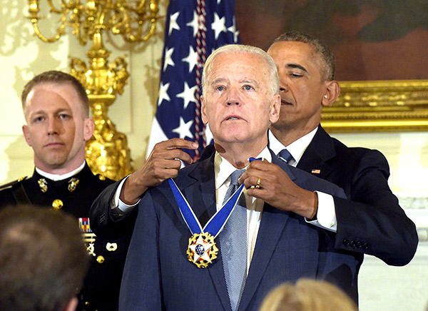 joe-biden-obama-surprise-medal-rex-2
