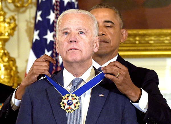 joe-biden-obama-surprise-medal-rex-3