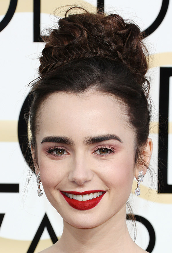 lily-collins-golden-globes-2017