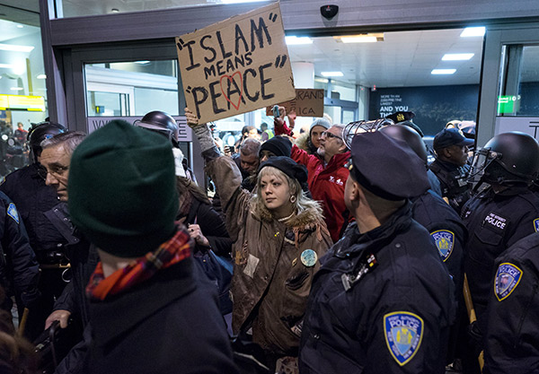 trump-muslim-ban-protests-airports-12