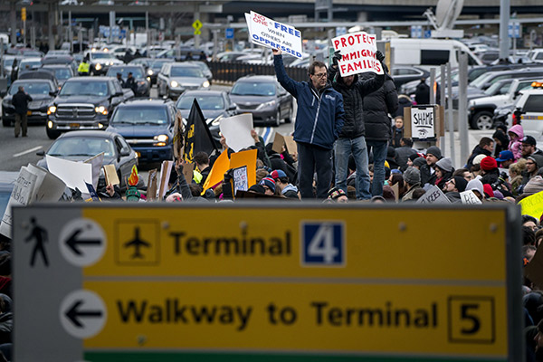 trump-muslim-ban-protests-airports-7