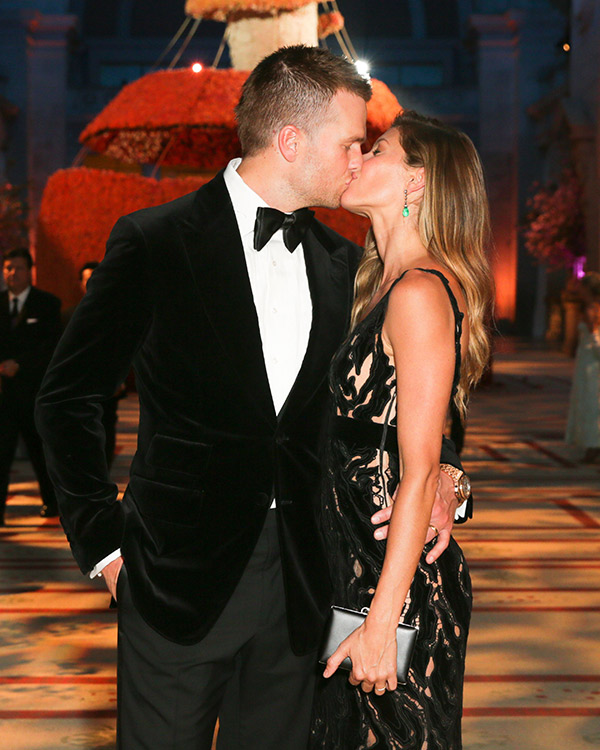 Tom Brady & Gisele Bundchen Kiss Again On The Met Gala Red Carpet