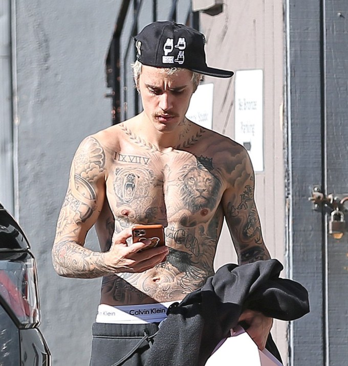 Justin Bieber without his shirt