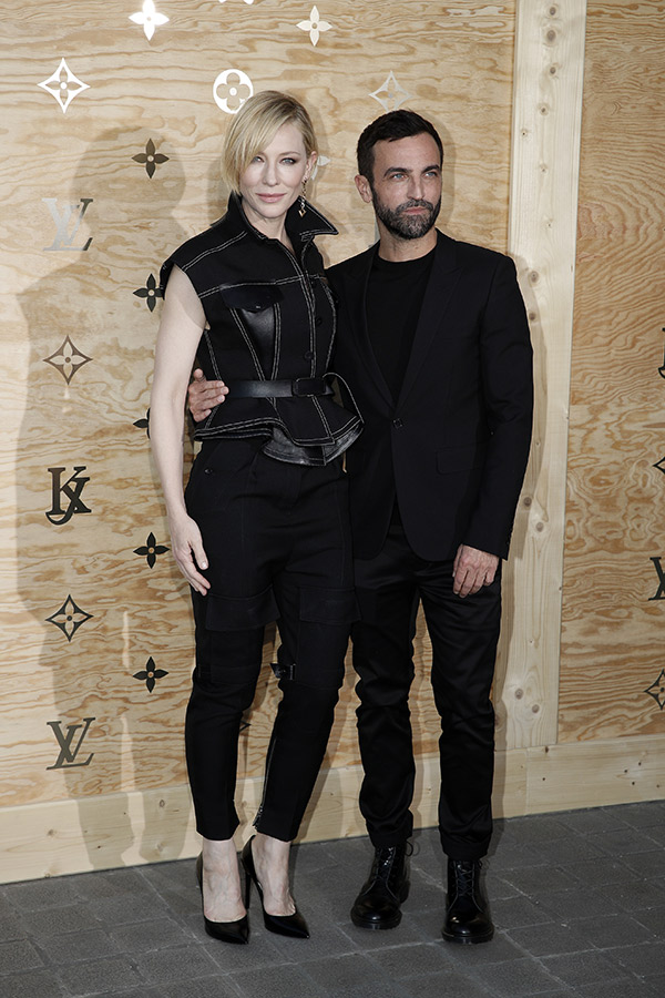 Cate-Blanchett-and-Nicolas-Ghesquiere-louis-vuitton-photocall-april-11-2017