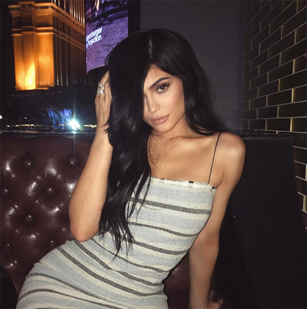 Kylie-Jenner-Rocks-Sexy-Mini-Dress-At-Sugar-Factory-Opening-In-Vegas-Hours-After-Travis-Scott-Make-Out-ftr