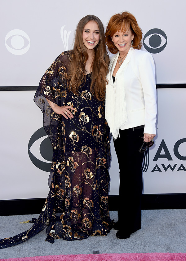 Lauren-Daigle-and-Reba-McEntire-acm-awards-2017-academy-of-country-music