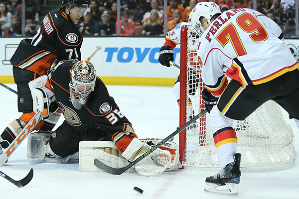 NHL-Flames-vs-Ducks,-Anaheim