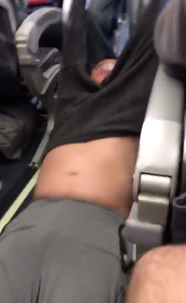 United-Airlines-Shocking-Video-Passenger-Bloodied-Disoriented-12